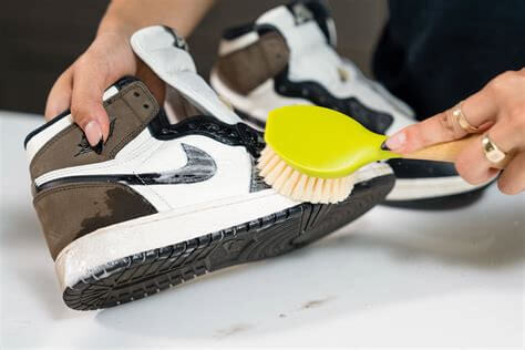 5 errores comunes al limpiar tenis (y cómo evitarlos con Dr. Fresh)