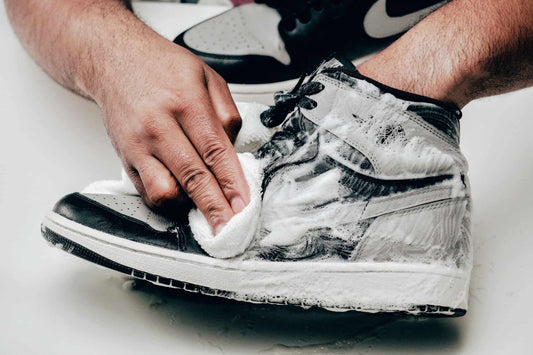 ¿Cómo limpiar tenis y gorras fácil y eficazmente con Dr. Fresh Sneaker Cleaner?