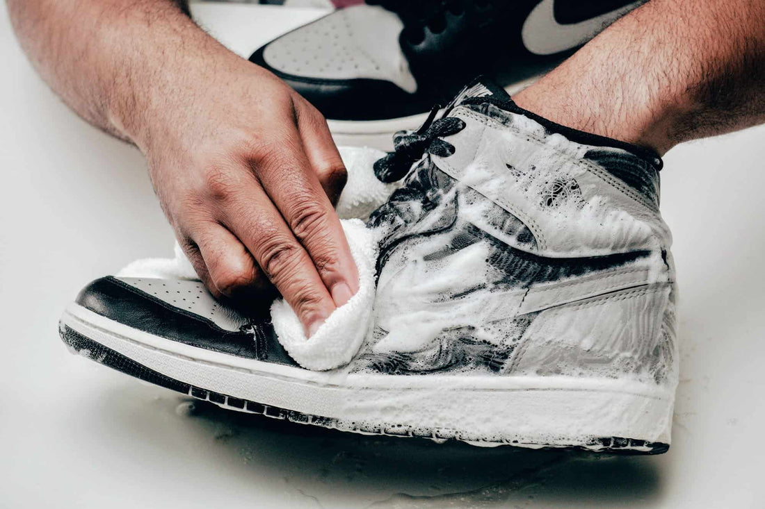 ¿Cómo limpiar tenis y gorras fácil y eficazmente con Dr. Fresh Sneaker Cleaner?